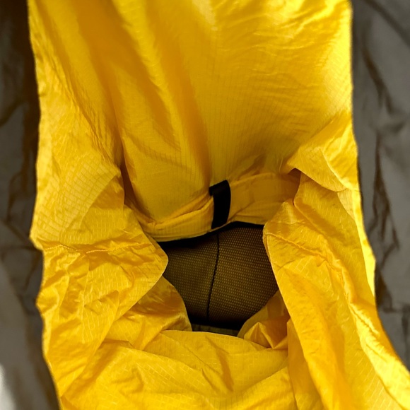 NWT ❤️ Bottega Veneta Borsa Shoulder Bag. MSRP $1,890 - Picture 5 of 9